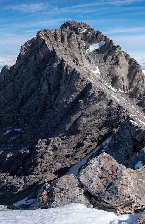 Mountain ridges under snow – Alta Tellus’ dial design was born from this view, reimagined with laser engraving by Lawton Timepieces.